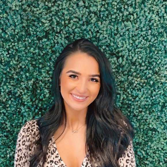 Meet your Posher, Nicole - Picture 1 of 1